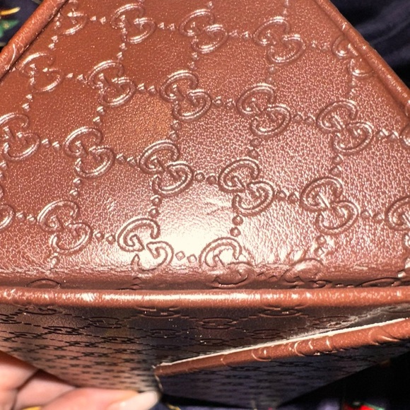 GUCCI OVAL SUNGLASSES WITH
GORGEOUS CASE - Picture 9 of 13